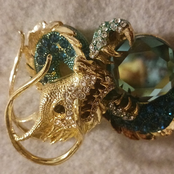 Alilang Dragon Lepal Brooch - Picture 2 of 6